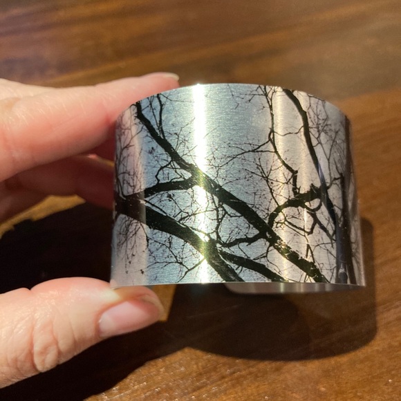 Beautiful cuff bracelet with tree design - Picture 5 of 7
